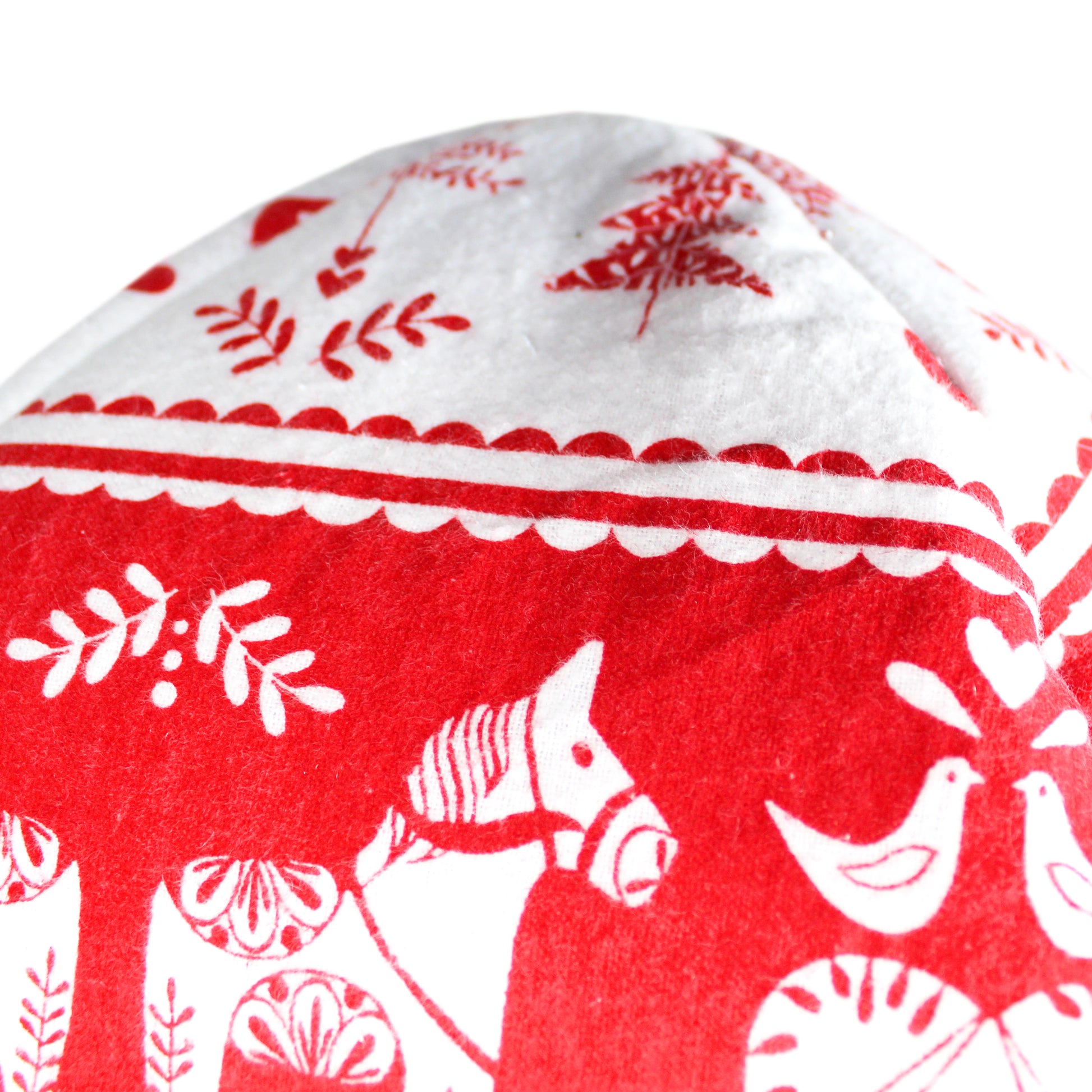 Red & White Christmas Pattern Hidey House, close up view of the peak to show the design